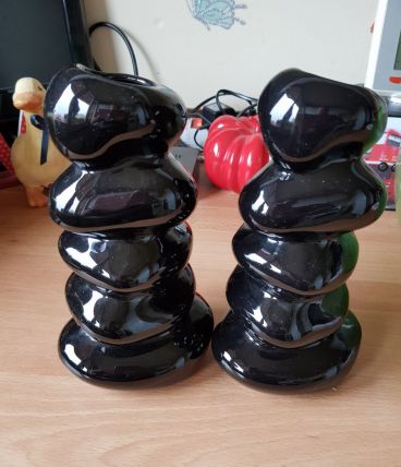 2 vases noirs 