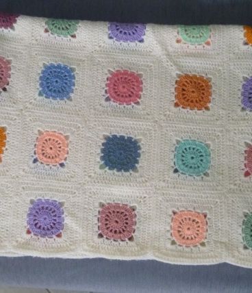 dessus  lit  , plaid  ,  crochet  Ancien vintage