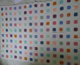 dessus  lit  , plaid  ,  crochet  Ancien vintage