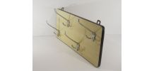 Porte-manteau mural en formica jaune 