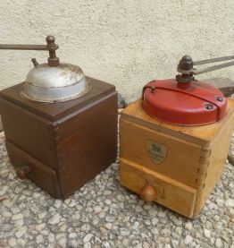 lot de 2 anciens  moulins a café vintages