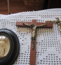 Croix, crucifix, ste Thérèse, Vierge de la Garde....