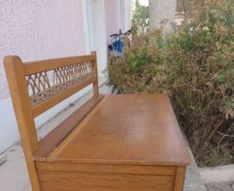 Adorable petit coffre/banc en rotin