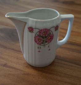 pichet en porcelaine allemande motif floral 