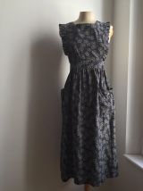 Léonie - Robe à volants boutonnée et décolletée dans le dos