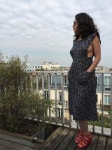 Léonie - Robe à volants boutonnée et décolletée dans le dos