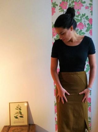 Edith - Jupe crayon vintage mi-longue en laine caramel