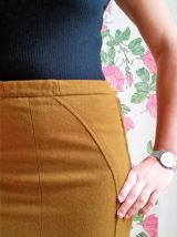 Edith - Jupe crayon vintage mi-longue en laine caramel