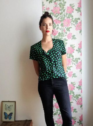 Mireille - Chemisier vintage cintré à pois noir et vert