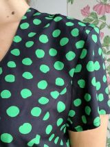 Mireille - Chemisier vintage cintré à pois noir et vert