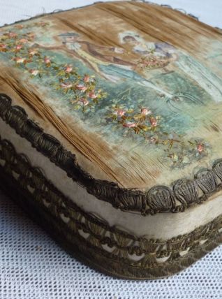 Boîte à couture ancienne