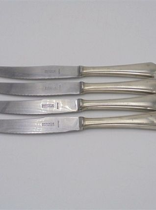 Anciens couteaux en métal argenté