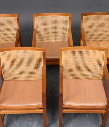 5 chaises en acajou, ‘king series’ de Rud Thygesen et Johnny