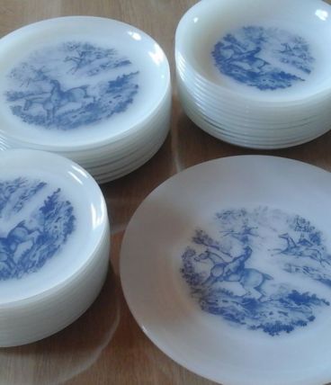 Service d’assiettes vintage motif Chasse à Courre
