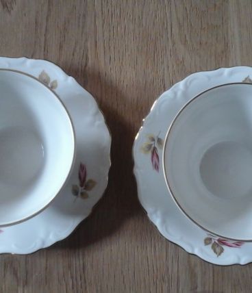 Tasses et soucoupes petit déjeuner