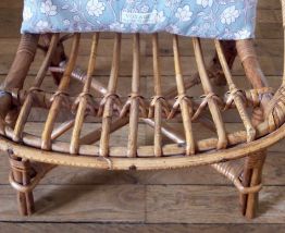 Petite chaise en rotin d'enfant vintage 
