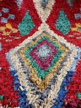 Tapis boucherouite berbère tissé main au Maroc