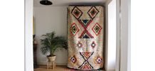 Grand tapis azilal berbere tissé main au Maroc