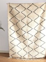 Tapis beni ouarain berbere tissé main au Maroc
