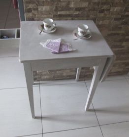 PETITE TABLE D'APPOINT  CERUSEE