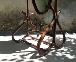 Miroir psyché en rotin brun