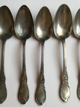 7 cuillères à soupe anciennes en étain