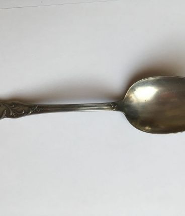 Cuillère à soupe ancienne en étain