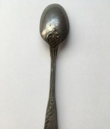 Cuillère à café ancienne en étain