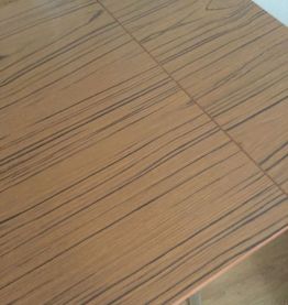 Table de cuisine en formica 