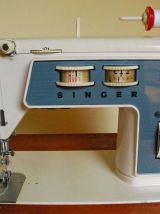 Machine à coudre Singer 744 dans son meuble