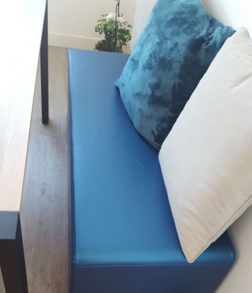 1 banc et 2 poufs très bon état