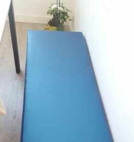 1 banc et 2 poufs très bon état