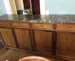 Buffet avec marbre style Louis XVI
