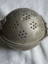 Boule a riz vintage en fer blanc