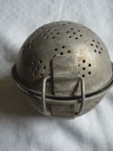 Boule a riz vintage en fer blanc