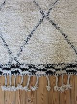 Tapis beni ouarain marmoucha tissé main au Maroc