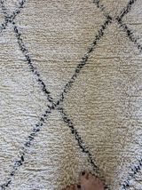 Tapis beni ouarain marmoucha tissé main au Maroc