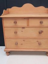  Commode en pin anglaise