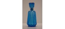  flacon bleu en verre ciselé