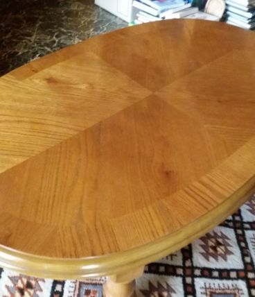 Table basse ovale en bois vernis massif