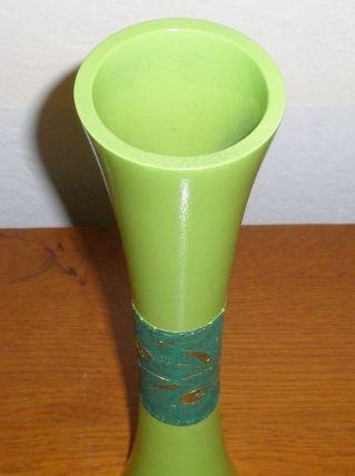 Vase soliflore de 1975 en résine teintée