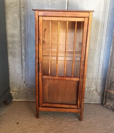 Armoire de poupée