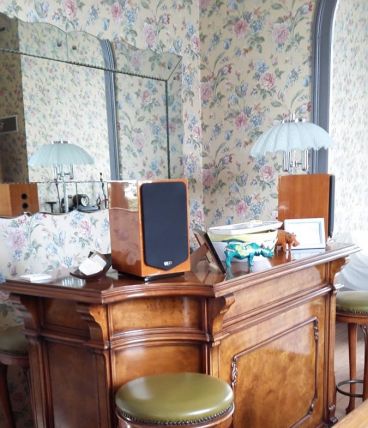 Bar et tabourets