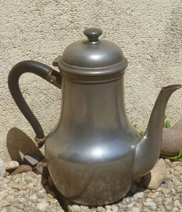 théière , pichet en etain ;  vintage