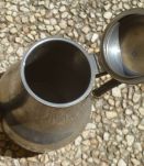 théière , pichet en etain ;  vintage