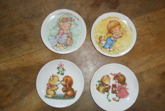 LOT DE 4 ASSIETTES "AVON"