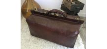 Sac de médecin en cuir vintage