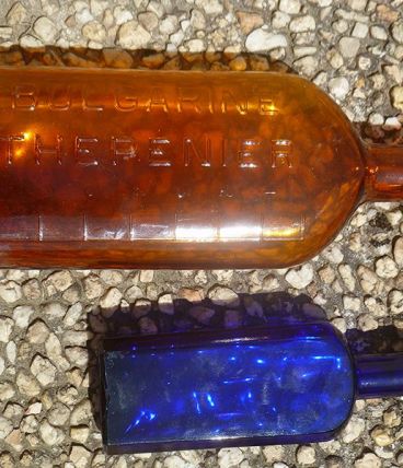 lot  de  2 bouteilles  anciennes