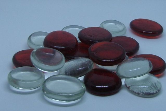 Lot de 110 galets décoratifs ambre et transparents