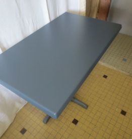 ancienne table de bistrot